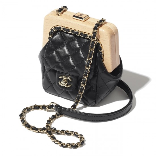 CHANEL SMALL CLUTCH 