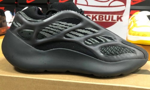 Adidas Yeezy 700 V3 'Alvah' H67799 Kickbulk Sneaker Camera photos