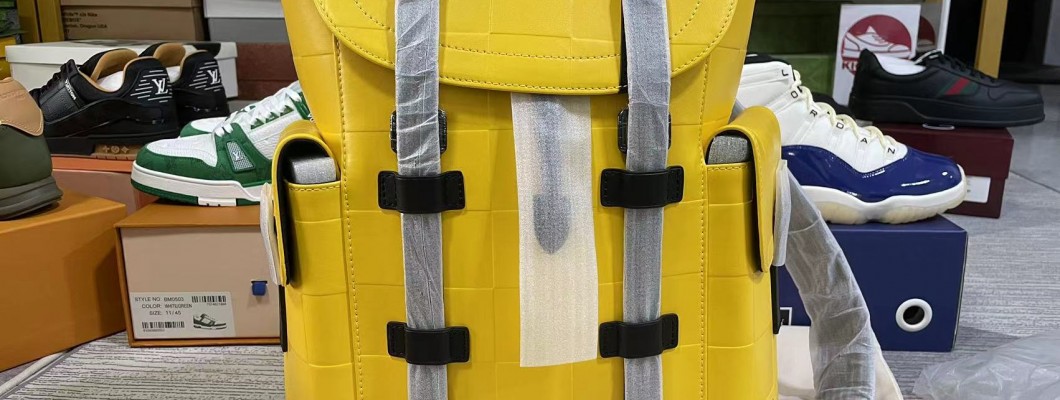 LV backpack kickbulk luxury bags retail wholesale