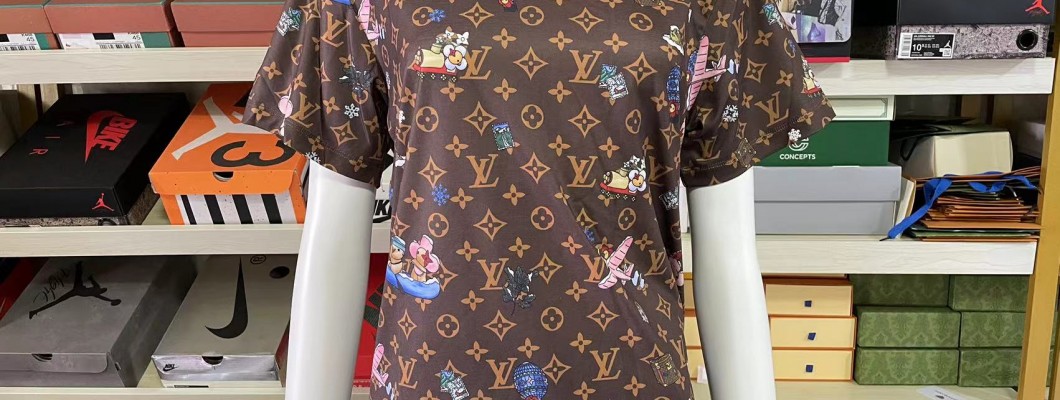 LV T-shirt kickbulk luxury brand clothes retail reviews