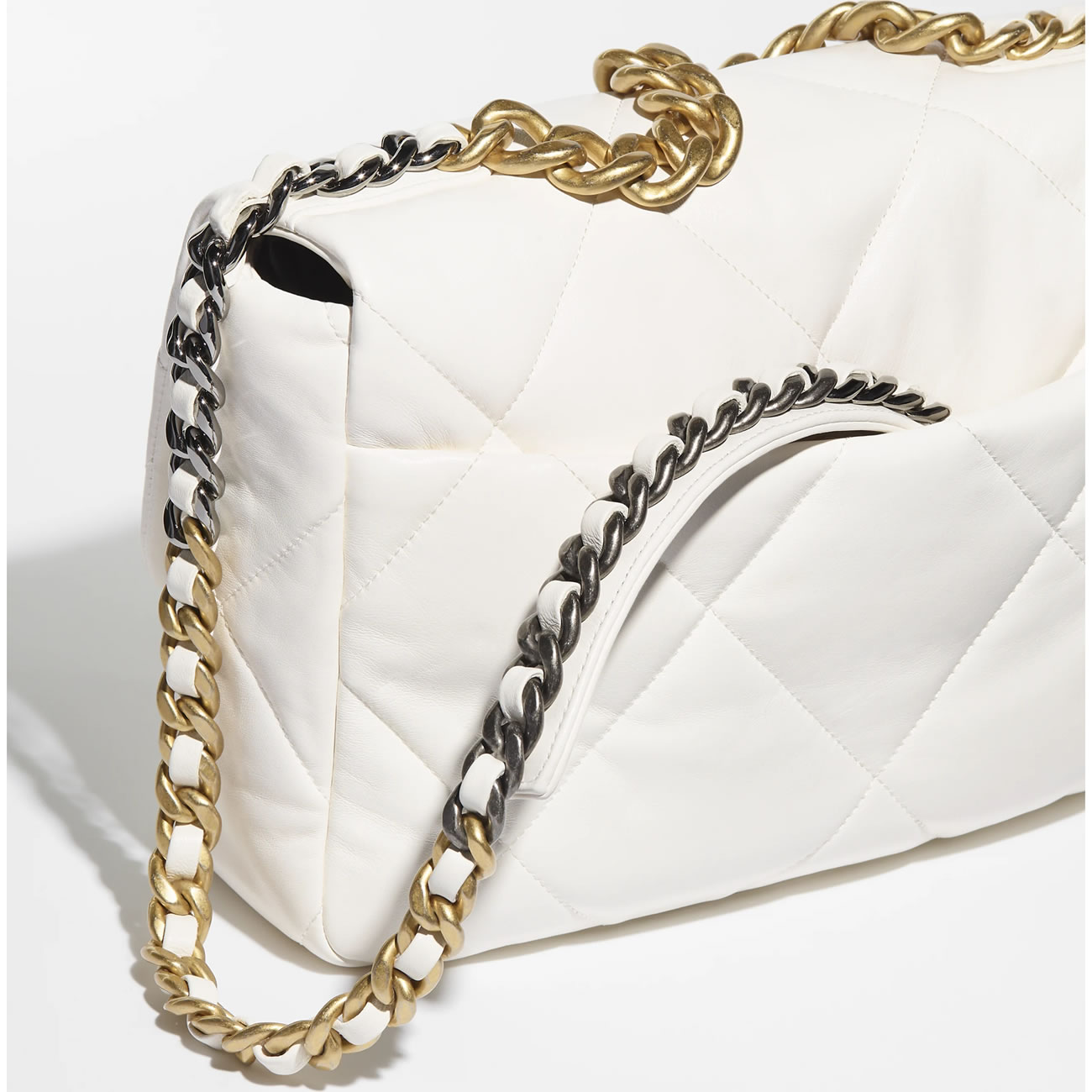 Chanel 19 Handbag 23 - kickbulk.cc