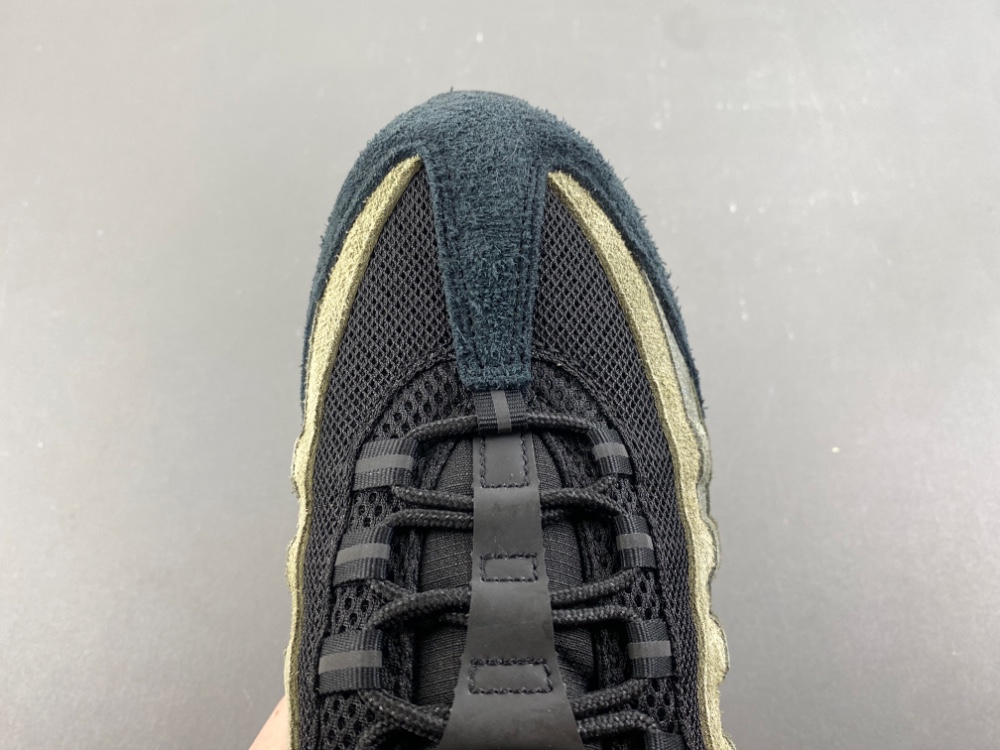 Undefeated Air Max 95 Medium Olive Ib4523 200 20 - kickbulk.cc