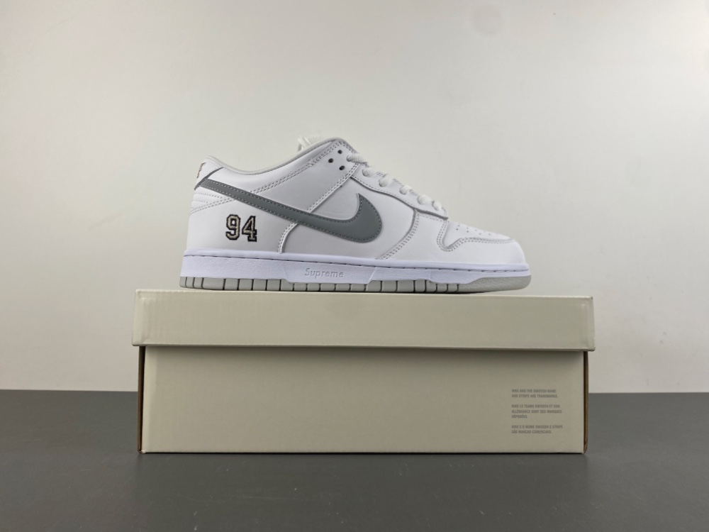 Supreme Dunk Low Sb White Metallic Silver Hq8487 100 10 - kickbulk.cc Supreme Dunk Low Sb White Metallic Silver Hq8487 100 10 - kickbulk.cc