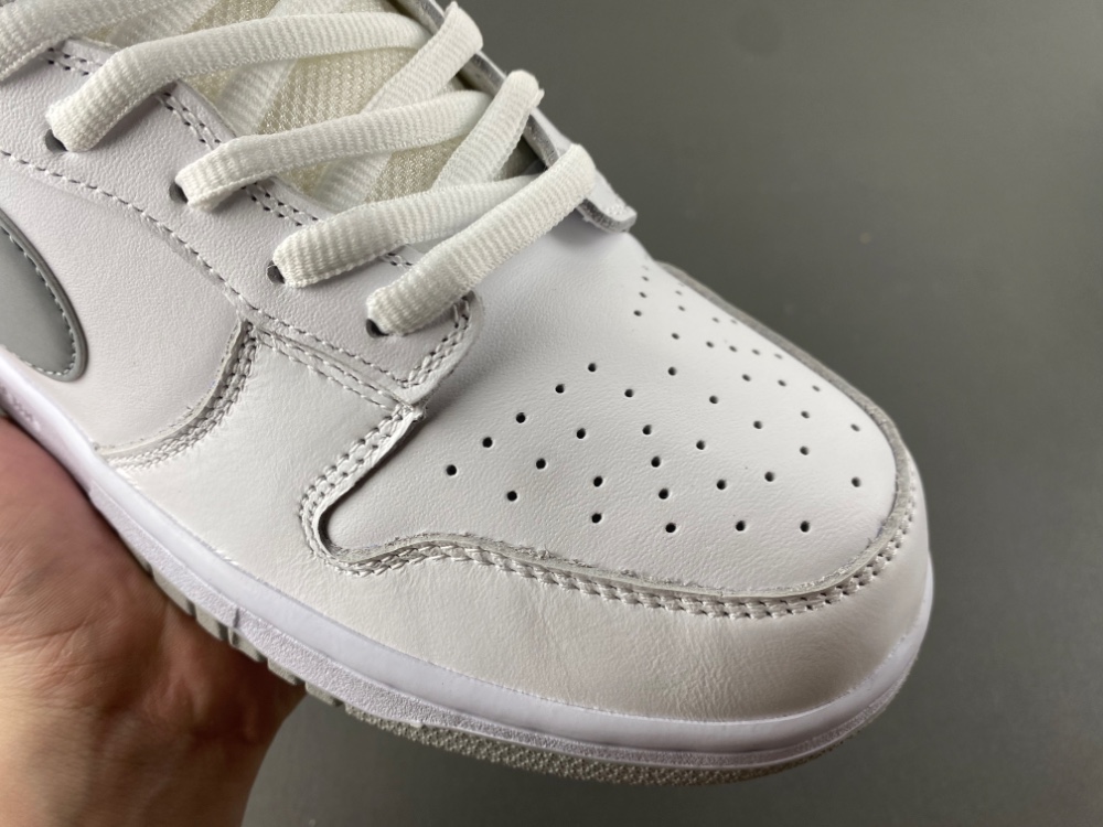 Supreme Dunk Low Sb White Metallic Silver Hq8487 100 13 - kickbulk.cc Supreme Dunk Low Sb White Metallic Silver Hq8487 100 13 - kickbulk.cc