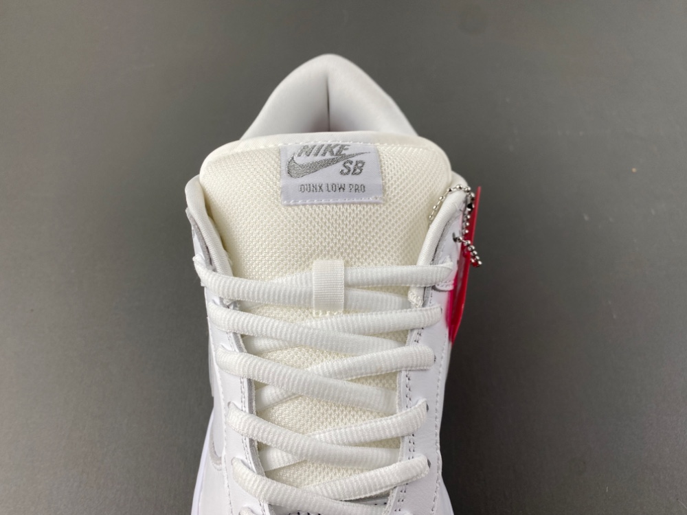 Supreme Dunk Low Sb White Metallic Silver Hq8487 100 14 - kickbulk.cc Supreme Dunk Low Sb White Metallic Silver Hq8487 100 14 - kickbulk.cc