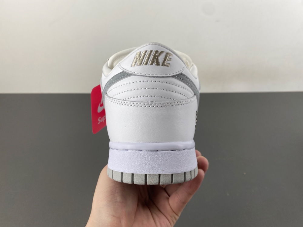 Supreme Dunk Low Sb White Metallic Silver Hq8487 100 16 - kickbulk.cc Supreme Dunk Low Sb White Metallic Silver Hq8487 100 16 - kickbulk.cc