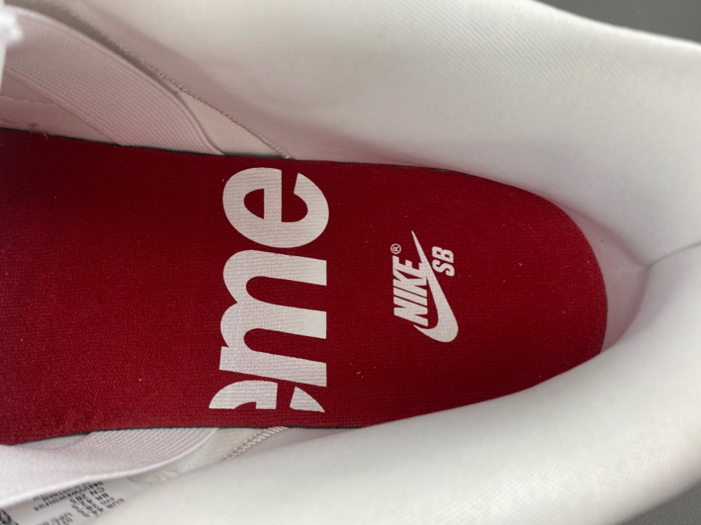 Supreme Dunk Low Sb White Metallic Silver Hq8487 100 17 - kickbulk.cc Supreme Dunk Low Sb White Metallic Silver Hq8487 100 17 - kickbulk.cc