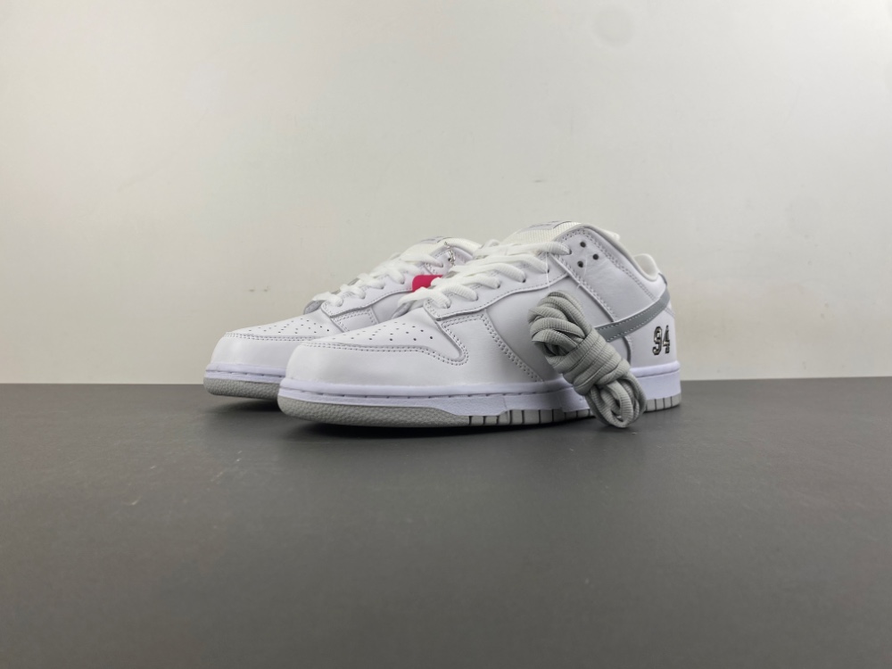 Supreme Dunk Low Sb White Metallic Silver Hq8487 100 2 - kickbulk.cc Supreme Dunk Low Sb White Metallic Silver Hq8487 100 2 - kickbulk.cc