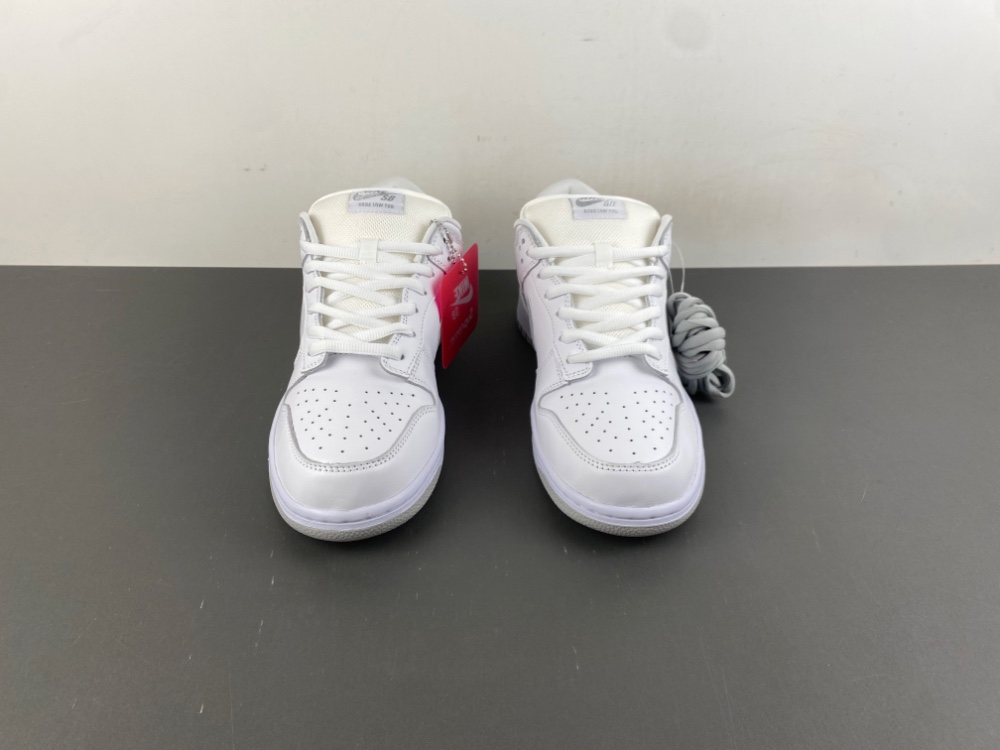 Supreme Dunk Low Sb White Metallic Silver Hq8487 100 3 - kickbulk.cc Supreme Dunk Low Sb White Metallic Silver Hq8487 100 3 - kickbulk.cc