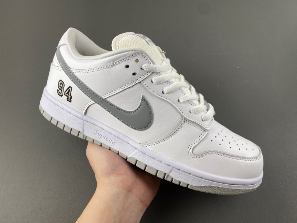 Supreme Dunk Low Sb White Metallic Silver Hq8487 100 5 - kickbulk.cc Supreme Dunk Low Sb White Metallic Silver Hq8487 100 5 - kickbulk.cc
