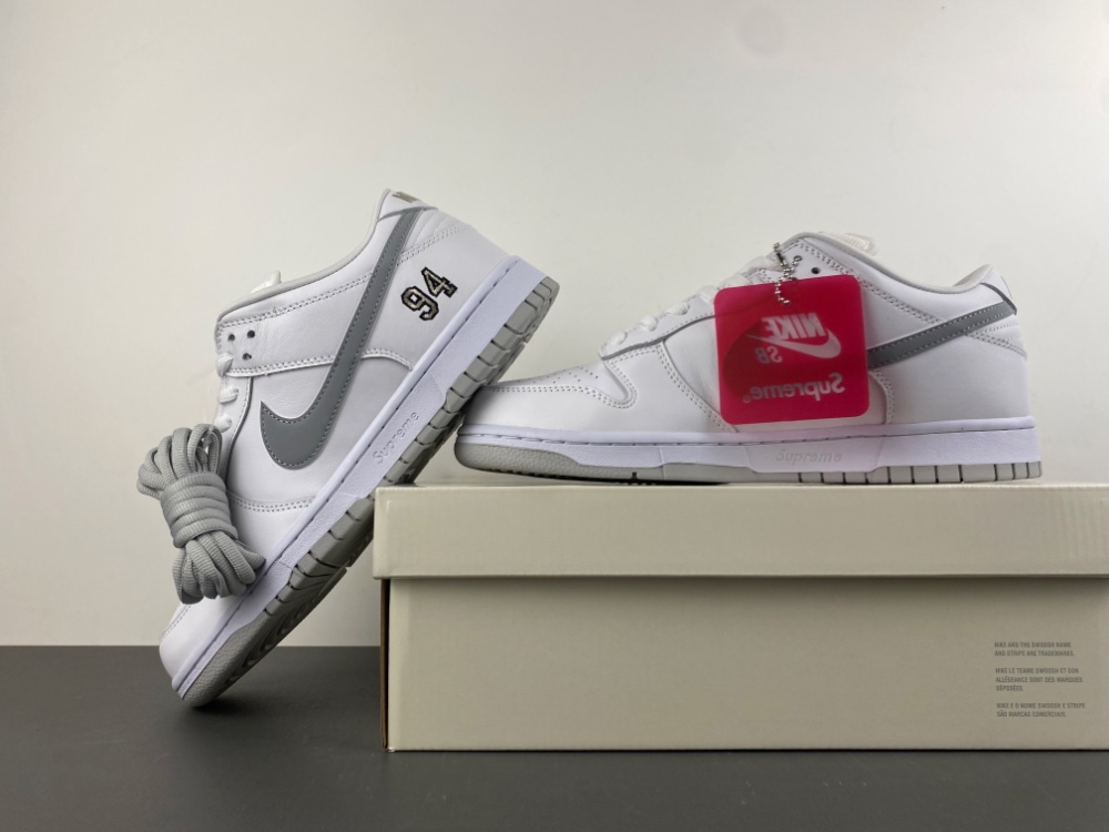 Supreme Dunk Low Sb White Metallic Silver Hq8487 100 7 - kickbulk.cc Supreme Dunk Low Sb White Metallic Silver Hq8487 100 7 - kickbulk.cc